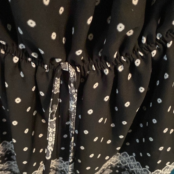 Charlotte Russe Long sleeve Romper. Size small - Picture 6 of 7